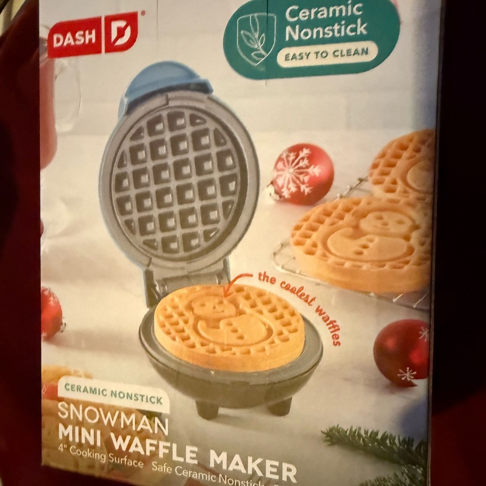 Dash Snowman Mini Waffle Maker
